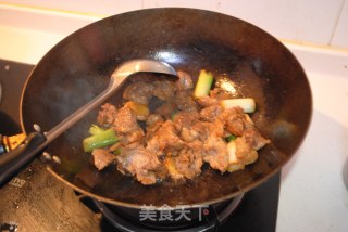 材料简单的健康版西红柿炖牛肉的做法步骤：2