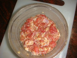 牛肉炒芥兰的做法步骤：2