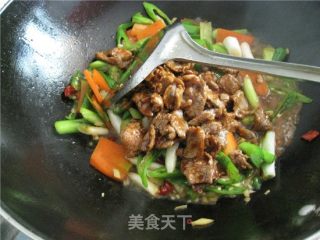 蒜白爆羊肉的做法步骤：3