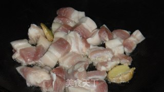 干蕨菜焖肉的做法步骤：2