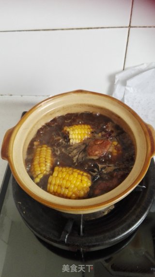 砂锅炖小笨鸡玉米的做法