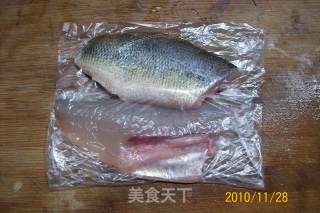 【鲈鱼精典吃法】---《酱爆大葱鲈鱼片》河鲜餐的做法步骤：13