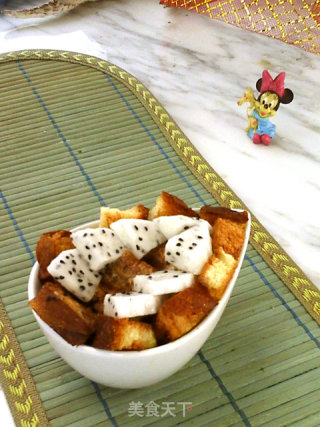 火龙果面包蒸布丁的做法