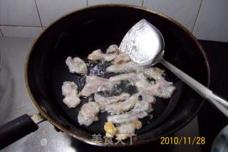 【鲈鱼精典吃法】---《酱爆大葱鲈鱼片》河鲜餐的做法步骤：13