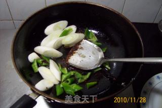 【鲈鱼精典吃法】---《酱爆大葱鲈鱼片》河鲜餐的做法步骤：13