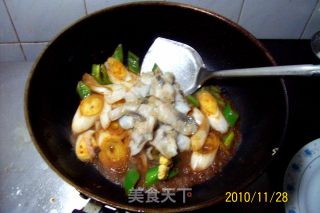 【鲈鱼精典吃法】---《酱爆大葱鲈鱼片》河鲜餐的做法步骤：13