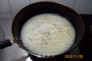 【鲈鱼精典吃法】---《酱爆大葱鲈鱼片》河鲜餐的做法步骤：13