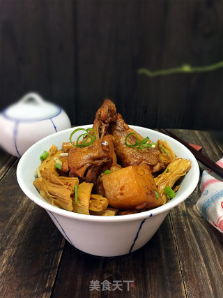 腐竹土豆烧翅根的做法