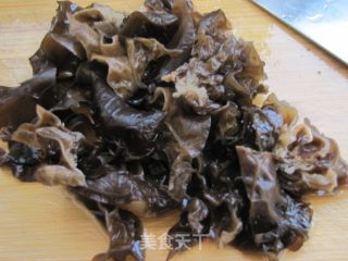 茨菇木耳炖河蚌的做法步骤：2