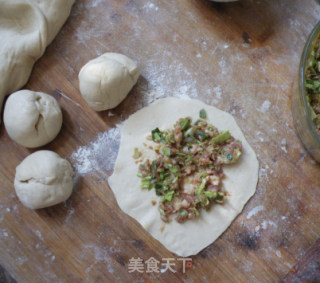 甘蓝肉馅饼的做法步骤：2