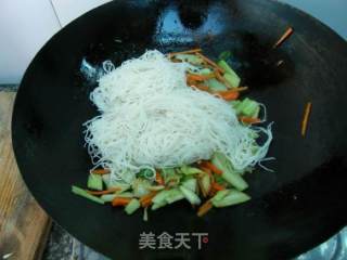 炒粉干的做法步骤：3