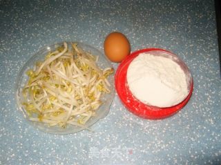 豆芽鸡蛋饼的做法步骤：2