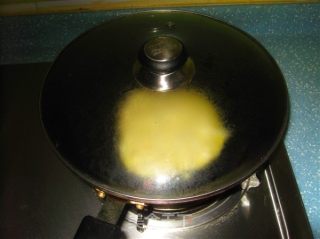豆芽鸡蛋饼的做法步骤：2