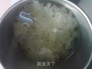 银耳雪梨水的做法步骤：4