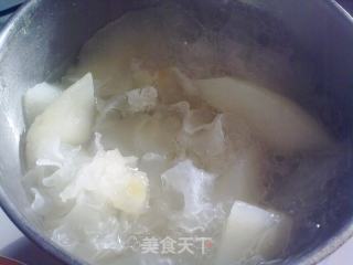 银耳雪梨水的做法步骤：4