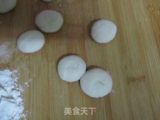 荠菜饺子的做法步骤：2