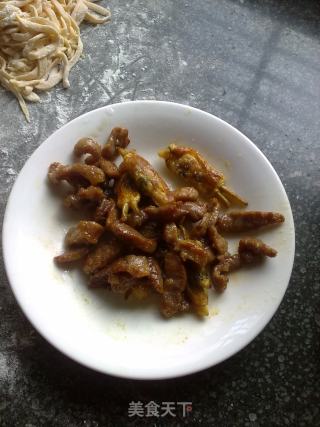热腾腾的金瓜手工汤面的做法步骤：5
