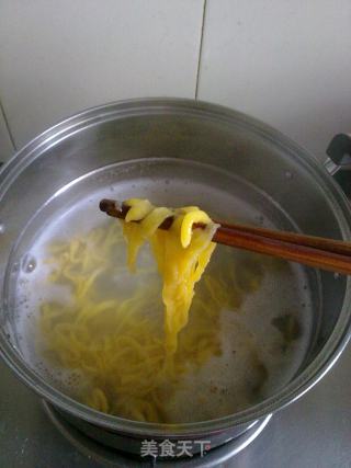 热腾腾的金瓜手工汤面的做法步骤：5