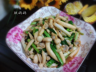 蒜苗白玉菇的做法