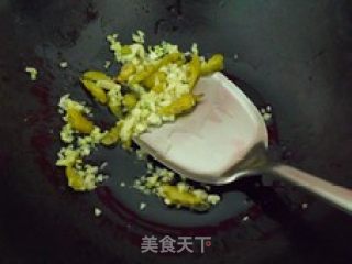 蒜薹菊花胗的做法步骤：2