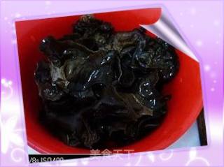 洋葱木耳炒鸡蛋的做法步骤：2