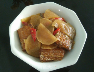 带鱼烧白萝卜的做法