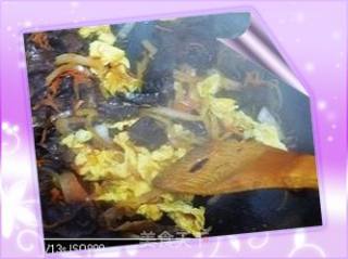 洋葱木耳炒鸡蛋的做法步骤：2