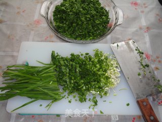 虾皮韭菜盒子的做法步骤：5