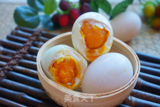自制爆油咸鸭蛋的做法
