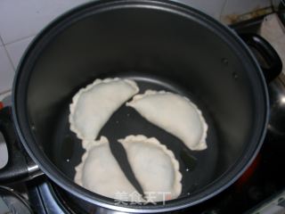 虾皮韭菜盒子的做法步骤：5
