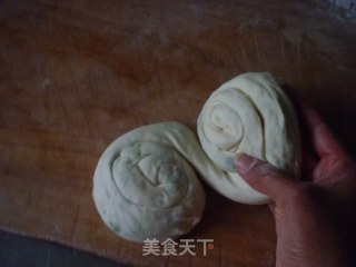 葱香十足--老北京葱油饼的做法步骤：3