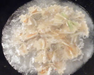 高汤蝴蝶面的做法步骤：3