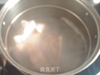 让人食指大动的下酒菜--卤猪耳朵的做法步骤：4