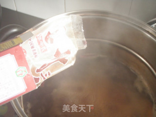 让人食指大动的下酒菜--卤猪耳朵的做法步骤：4