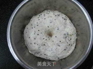 黑芝麻培根奶香花卷的做法步骤：2