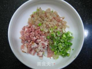 黑芝麻培根奶香花卷的做法步骤：2