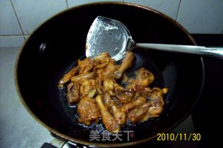 【飞禽美味精典】-《根茎蔬果炒乳鸽》又名《时蔬根茎炒乳鸽》的做法步骤：7