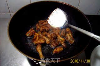 【飞禽美味精典】-《根茎蔬果炒乳鸽》又名《时蔬根茎炒乳鸽》的做法步骤：7