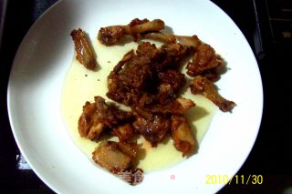 【飞禽美味精典】-《根茎蔬果炒乳鸽》又名《时蔬根茎炒乳鸽》的做法步骤：7