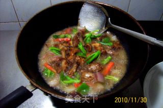 【飞禽美味精典】-《根茎蔬果炒乳鸽》又名《时蔬根茎炒乳鸽》的做法步骤：7
