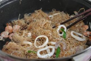 海鲜炒粉干的做法步骤：8