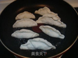 煎饺水饺的做法步骤：2