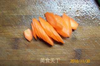 【飞禽美味精典】《萝卜大葱炒乳鸽》的做法步骤：7