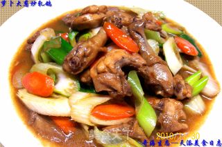 【飞禽美味精典】《萝卜大葱炒乳鸽》的做法步骤：7