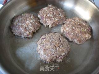 黑椒猪肉堡的做法步骤：2