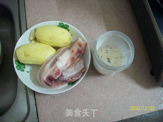 土豆粉蒸肉的做法步骤：2