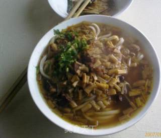 黄花牛肉面的做法