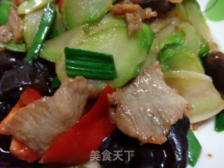 娃娃菜黑木耳炒肉片的做法