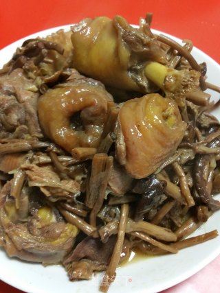 小鸡炖蘑菇的做法