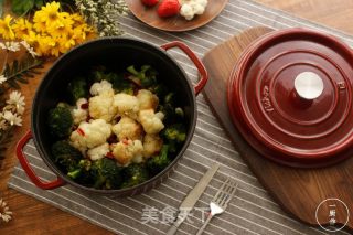 蒜香双色花菜一厨作铸铁锅版的做法